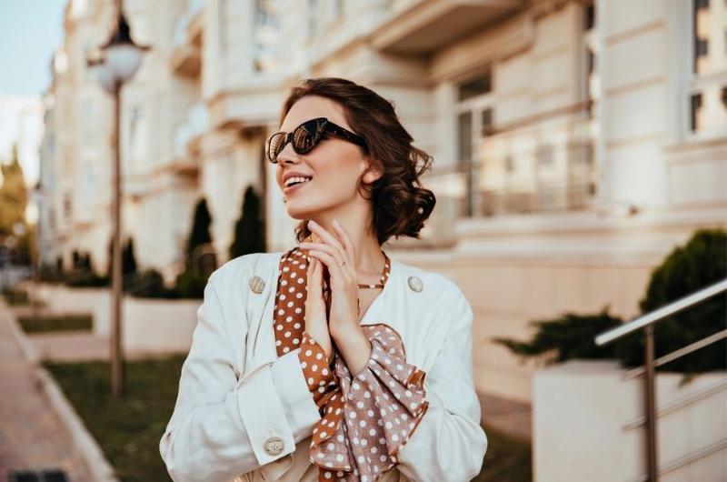 Elegancki wybór: co na siebie włożyć jako chrzestny lub chrzestna na komunię?