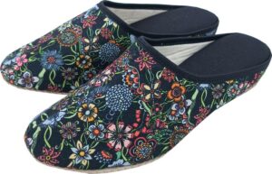 Jasne spodnie i idealne buty – jak połączyć styl i wygodę?