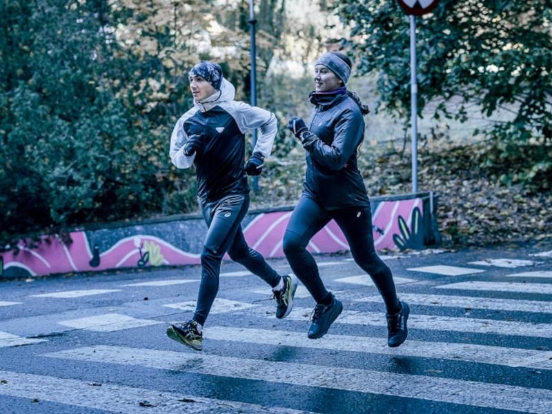 Najważniejsze elementy odzieży do biegania – jak dokonać mądrego wyboru?