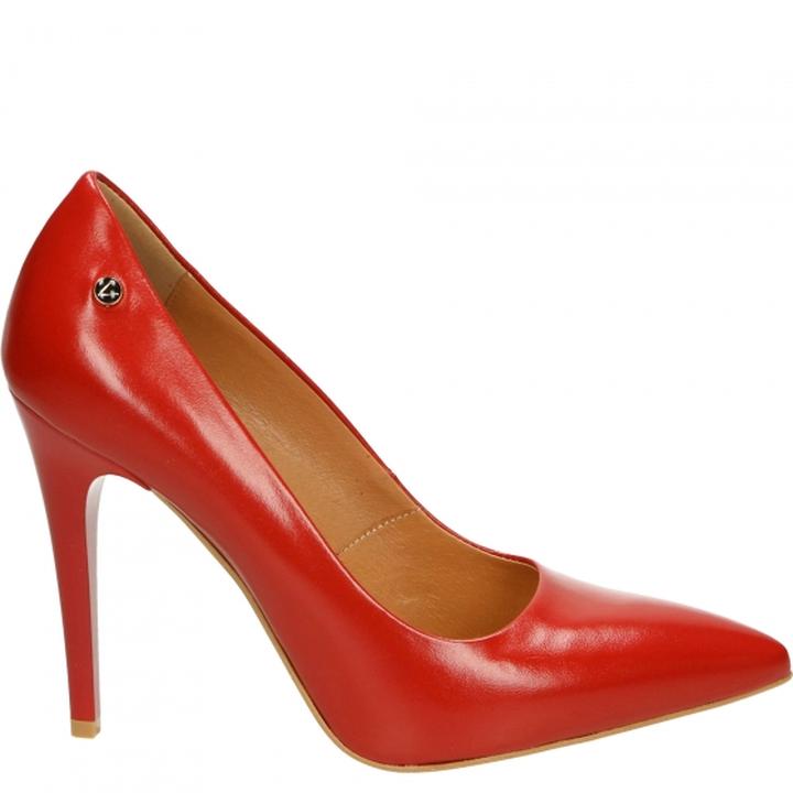 Casualowe połączenia czerwone szpilki