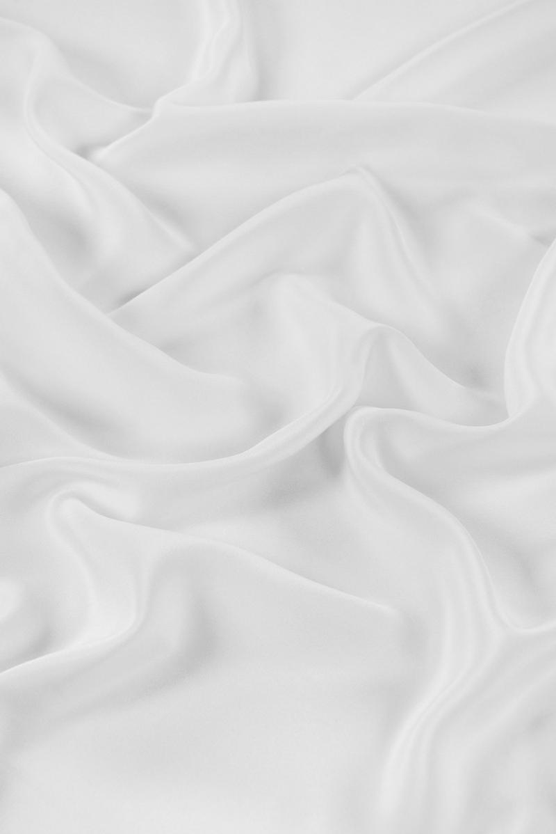 Jedwabne ubrania stylizacje