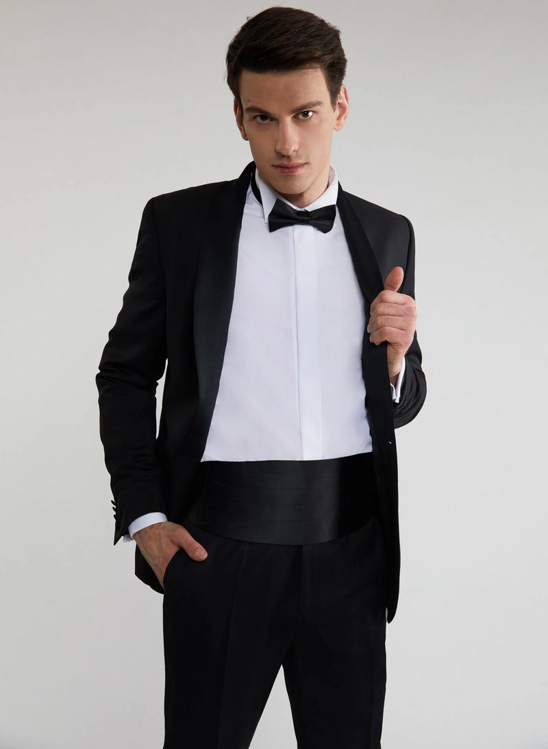 Noszenie pasa smokingowego