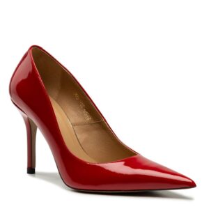 Jak stylowo nosić czerwone szpilki w różnych stylizacjach?