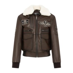 Jak stylowo nosić kurtkę pilotkę? Inspiracje z czapkami i butami do klasycznego modelu