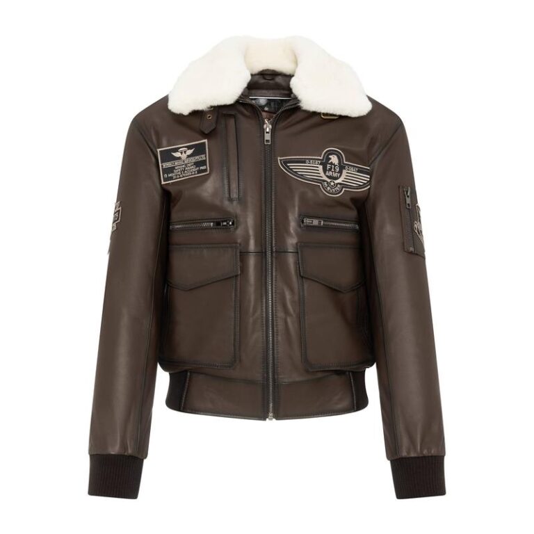 Jak stylowo nosić kurtkę pilotkę? Inspiracje z czapkami i butami do klasycznego modelu