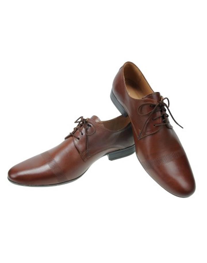 Kolory i materiały obuwia