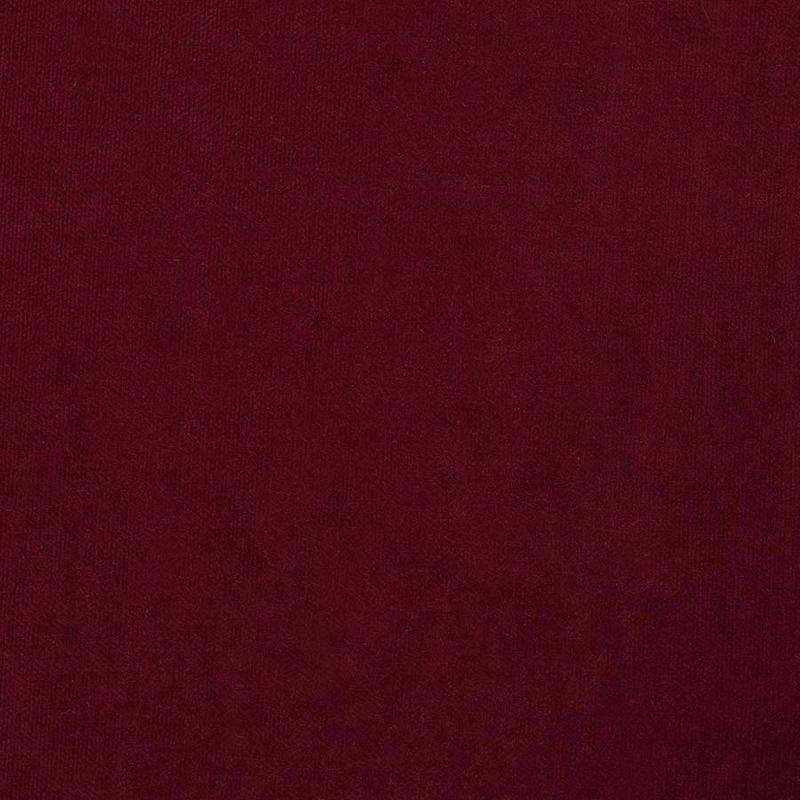 Burgundowy blask: jak wpleść kolor burgundowy w modę męską?