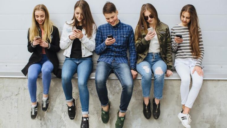 Jak influencerzy z pokolenia Z kształtują kulturę i trendy współczesnego świata