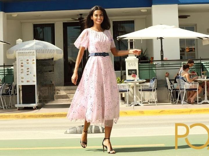 Najciekawsze trendy w modnych sukienkach na 2024 rok – inspiracje dla każdego stylu