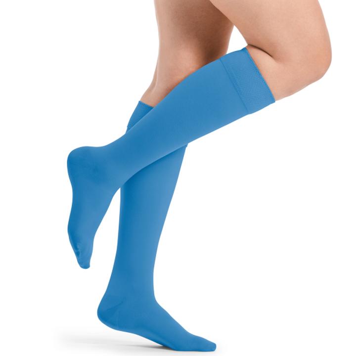 Podkolanówki uciskowe do samolotu – co warto wiedzieć przed podróżą?