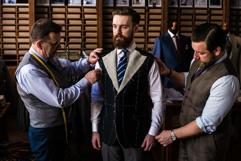 Sztuka szycia marynarki na miarę – odkryj tajemnice idealnego dopasowania