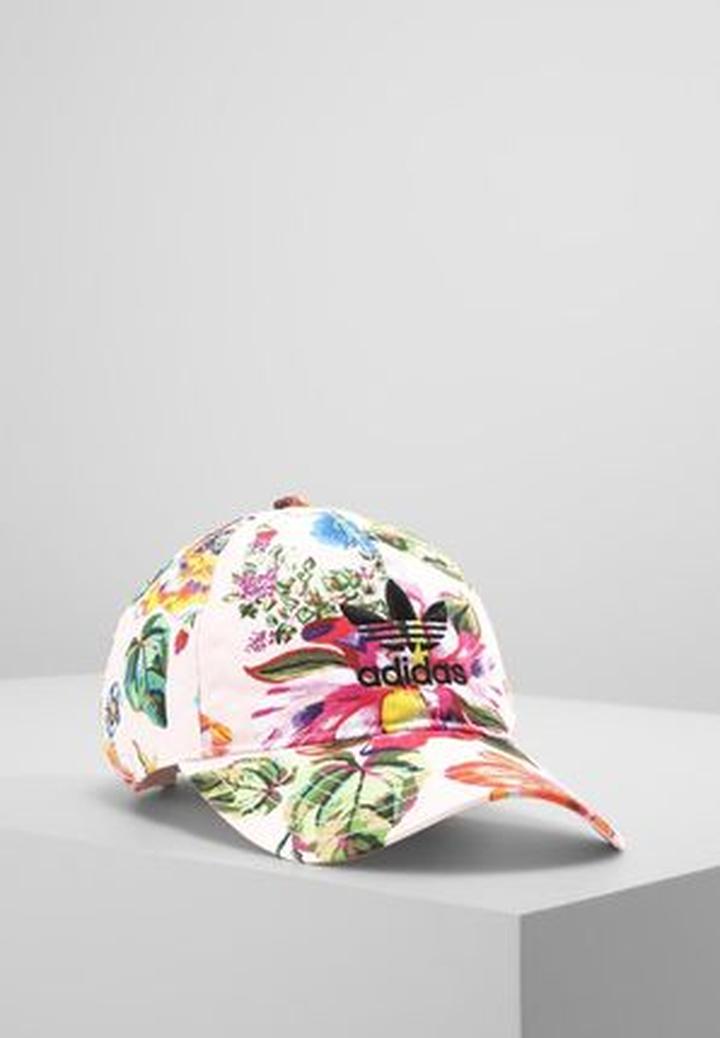 Styl czapek z daszkiem