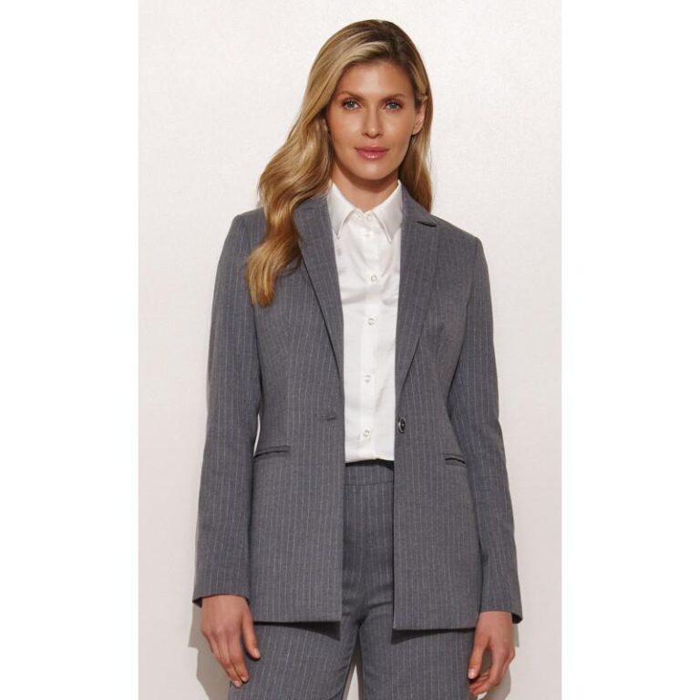 Elegancja na co dzień: jak nosić szarą marynarkę w różnych stylizacjach