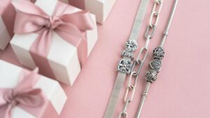 Wyjątkowa biżuteria na Dzień Kobiet – co warto kupić?