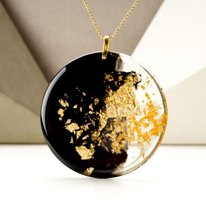 Materiały w biżuterii sztucznej