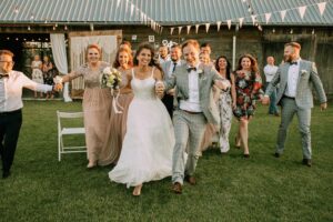 Zainspiruj się: jak ubrać się na wesele i zachwycić wszystkich gości