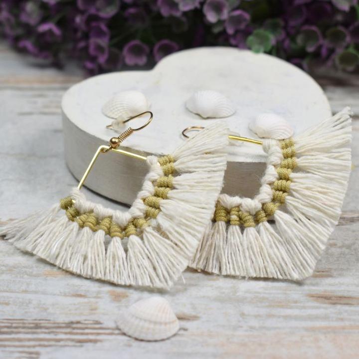 Materiały i zdobienia kolczyków