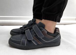 Buty na rzep dla mężczyzn – modowy hit czy nieudany kit?