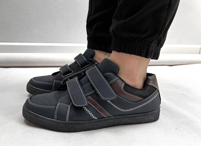 Buty na rzep dla mężczyzn – modowy hit czy nieudany kit?