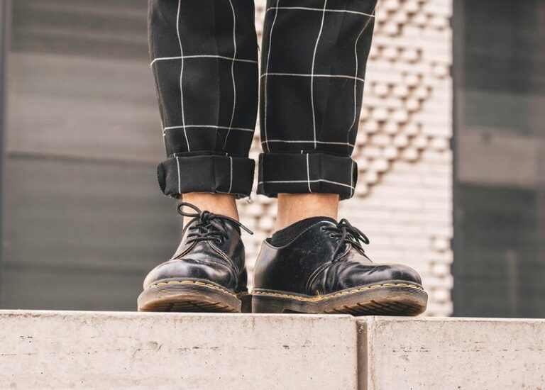 Jak prawidłowo podwijać spodnie? Oto nasze sprawdzone triki!