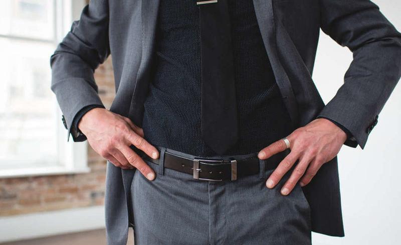 Stylowy pasek do garnituru – jak wybrać idealny dodatek do eleganckiego stroju?