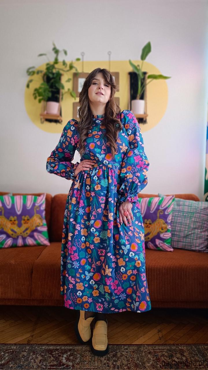 Warstwowe stylizacje z sukienką