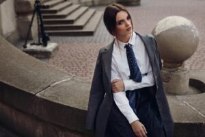 Jak dobierać krawat do stylizacji, by zawsze wyglądać stylowo?