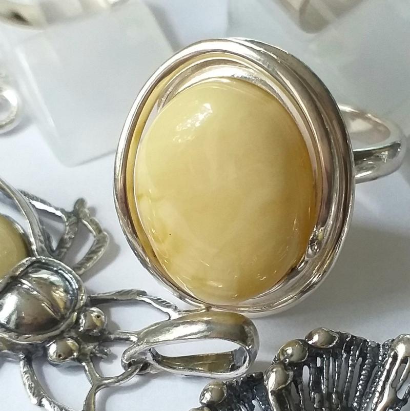 Bursztyn mleczny w biżuterii