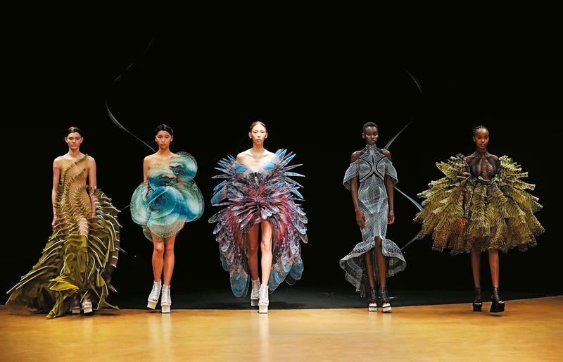 Dialog sztuki i projektowania mody