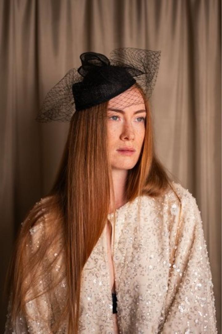 Minimalistyczny strój żałobny