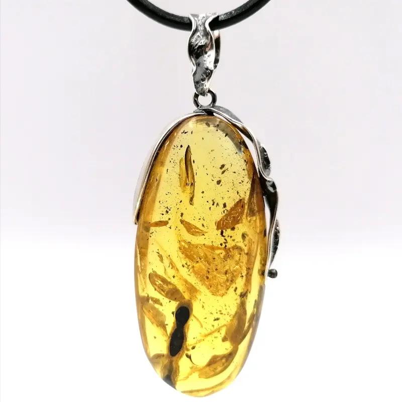 Nowoczesne stylizacje bursztynu