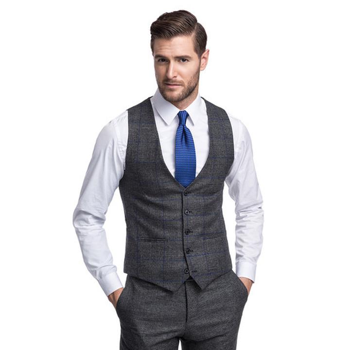 Elegancja w biurze: kluczowe zasady dobrego ubioru w środowisku biznesowym