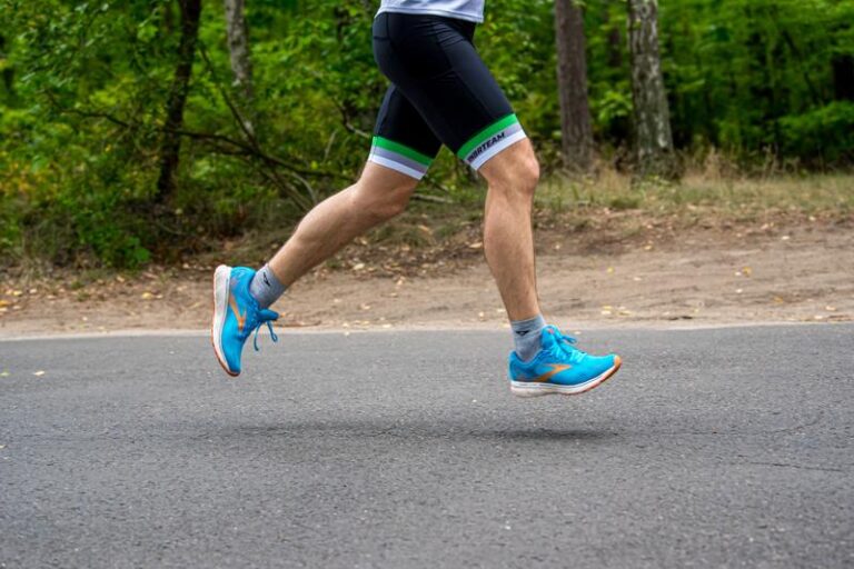 Jak skutecznie dobrać odpowiednie buty do biegania: poradnik dla każdego biegacza