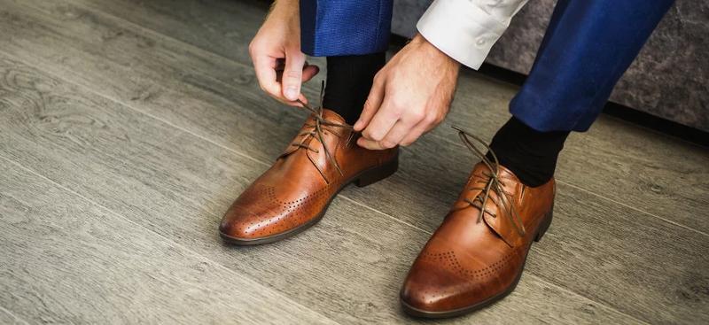 Stylowe połączenia: jak nosić brazowe buty do garnituru z klasą