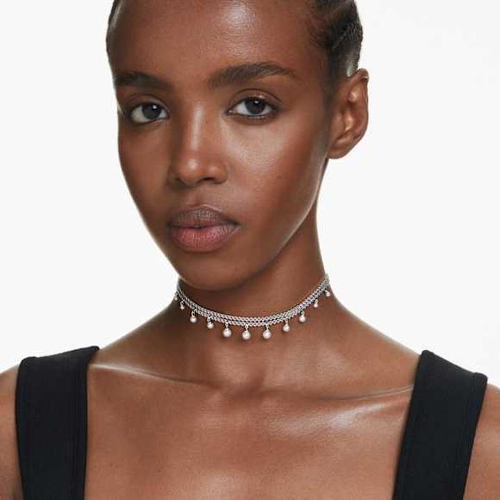 Trendy choker 2023