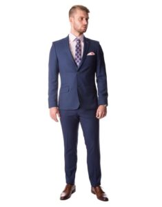 Jak wybrać idealny garnitur męski dla blondyna: kolorystyka i styl, które zachwycą