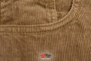 Sztruks – ponadczasowy trend, który wraca do mody