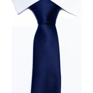 Jak skutecznie dobrać kolor krawata do granatowego garnituru?