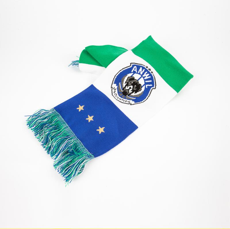 Szykowne sposoby na wiązanie szalika, które zachwycą każdego