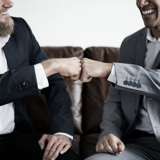 Savoir vivre podczas biznesowych spotkań według godzin: jak dostosować się do etykiety?