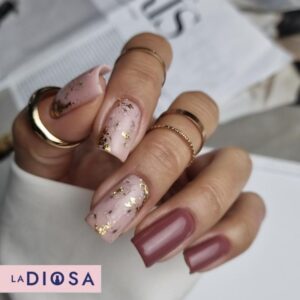 Stylowe inspiracje: odkryj wciągające trendy na jesień 2026 dla dojrzałych pań